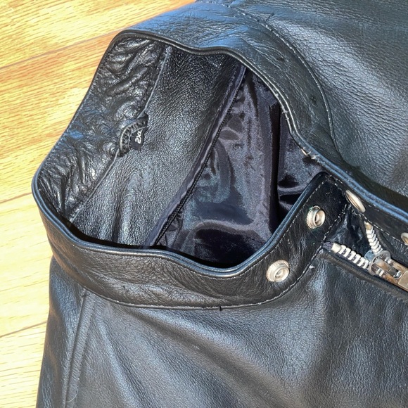 Vintage Men's Black Real Leather Jacket (good condition) - Picture 3 of 4